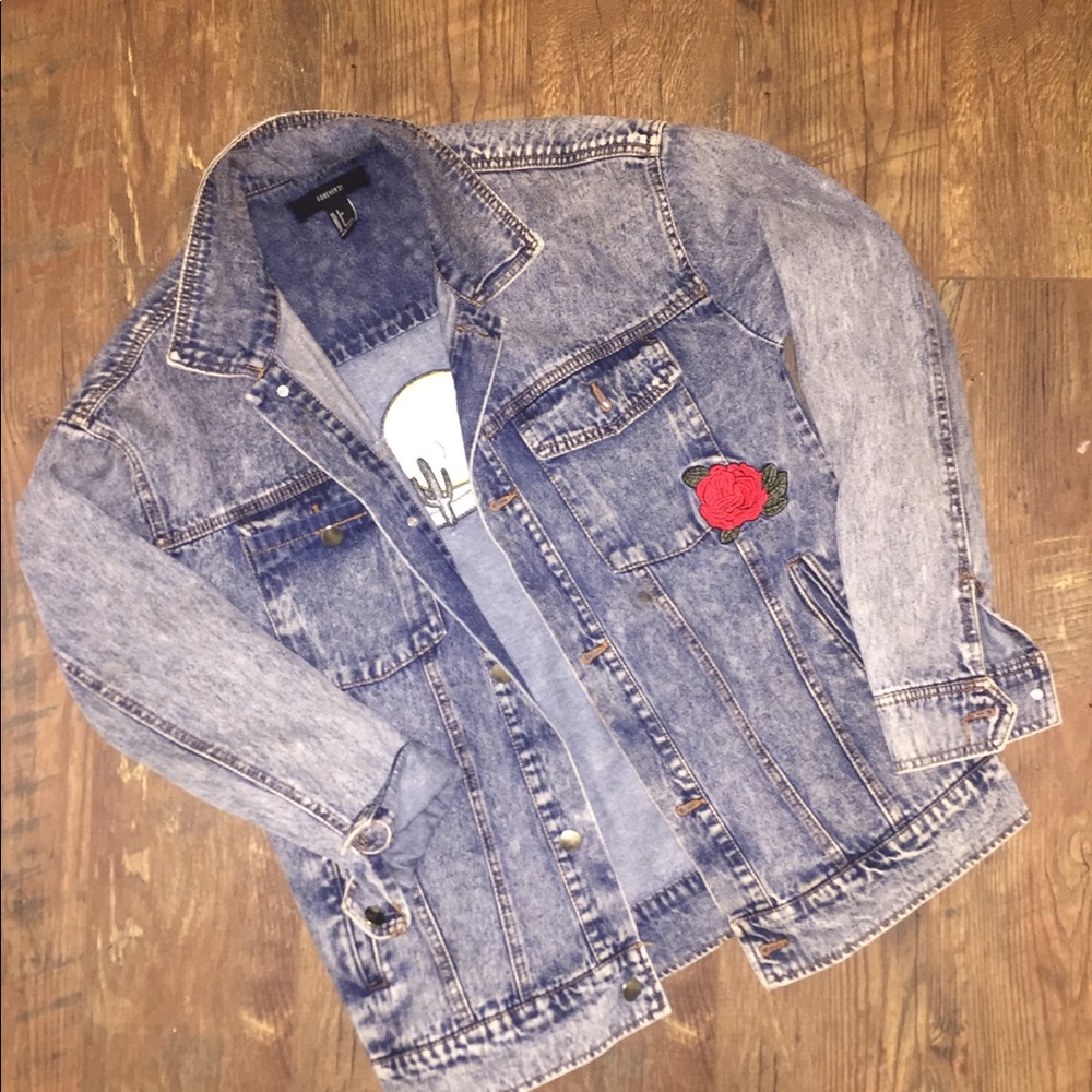 OVERSIZED JEAN JACKET